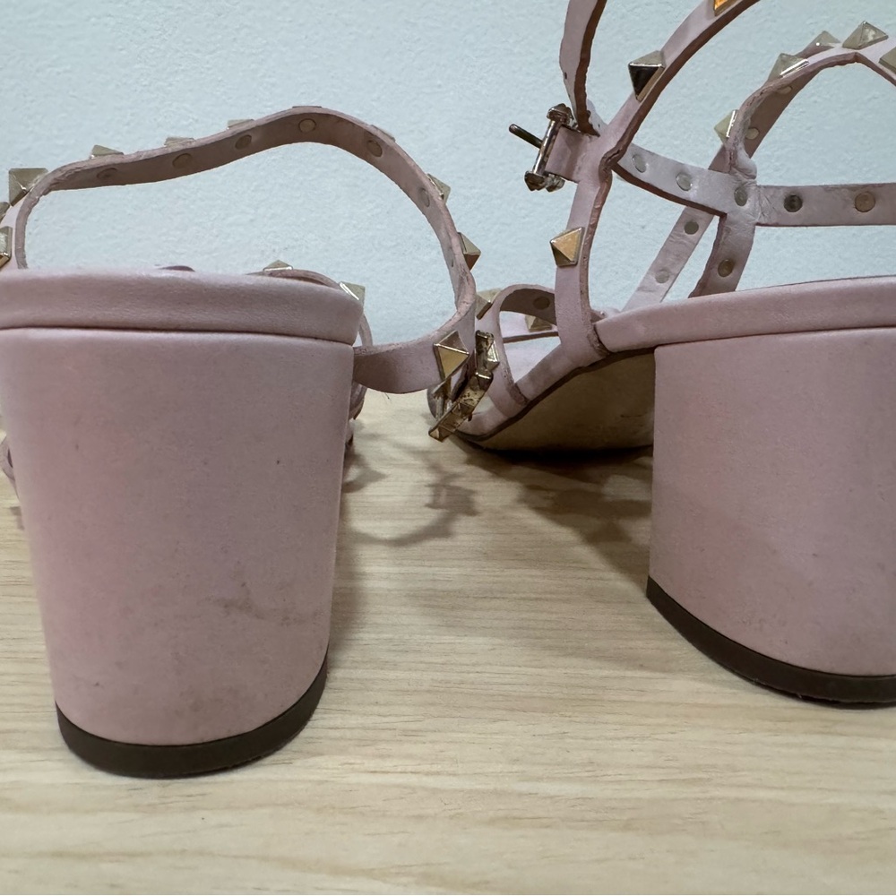 Valentino Garavani Pink Leather Rockstud Wrap Sandals - Picture 3 of 4